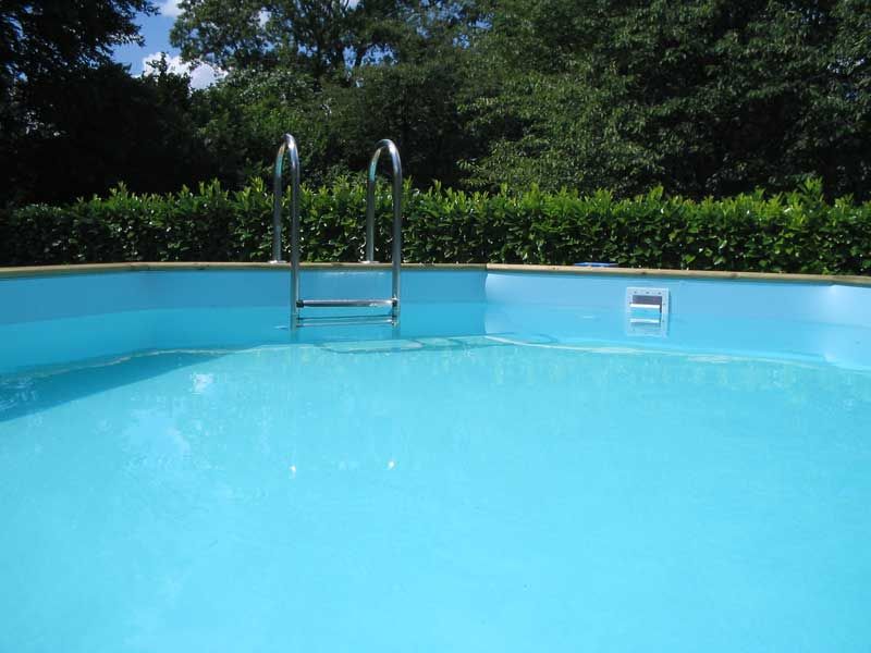 Piscine octogonale après remplissage